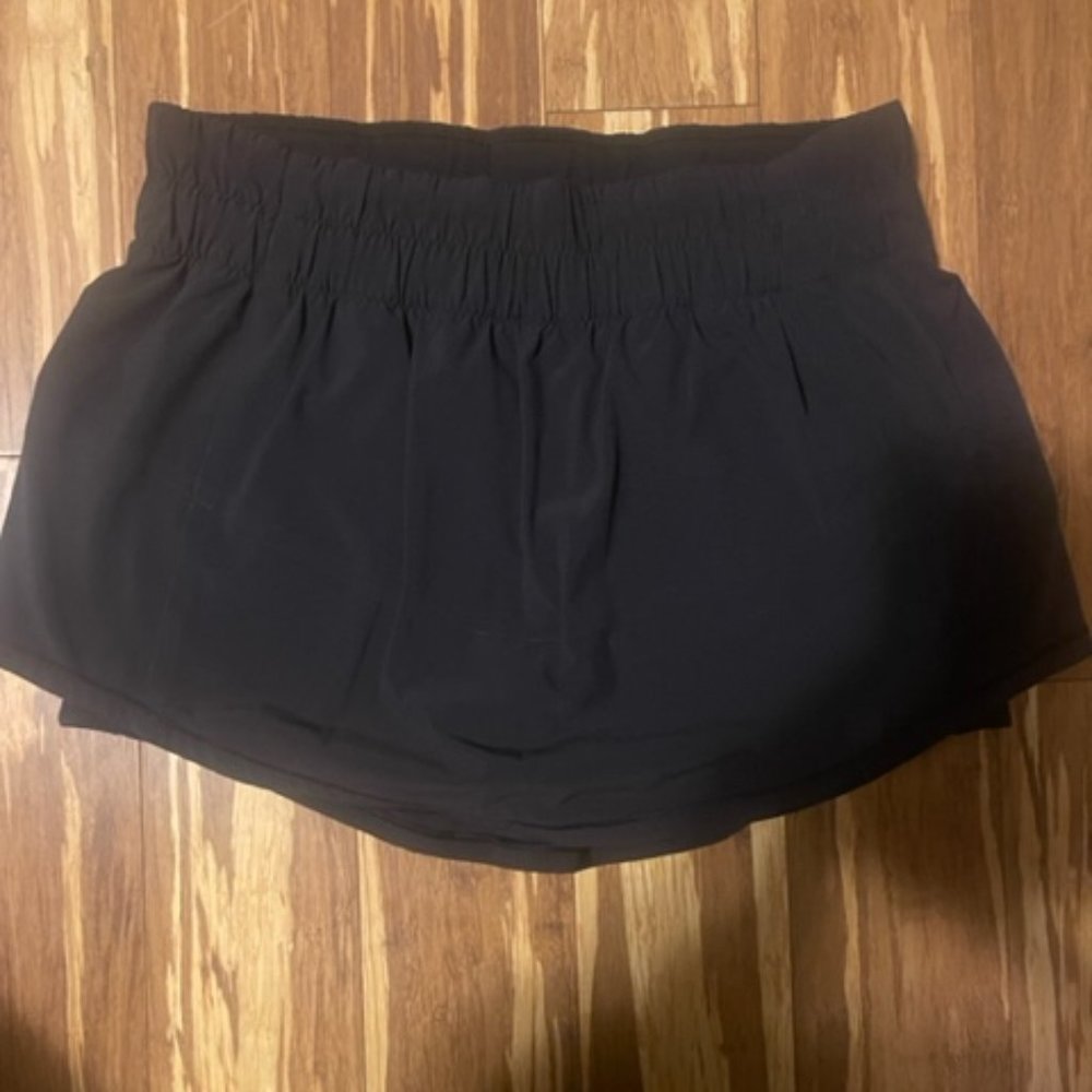 Lululemon skirt, size 6, black